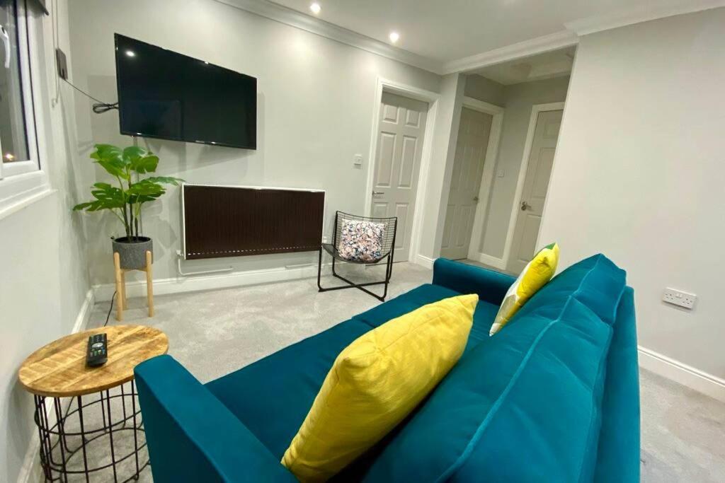 קארדיף Stylish Two Bedroom Apartment Near Victoria Park מראה חיצוני תמונה