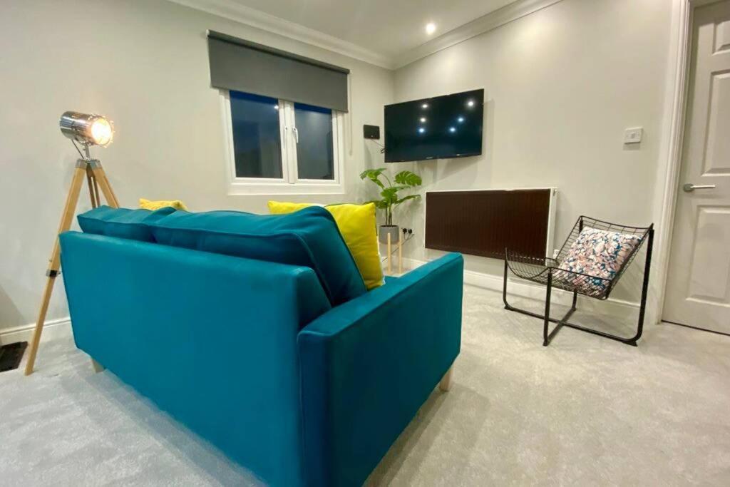 קארדיף Stylish Two Bedroom Apartment Near Victoria Park מראה חיצוני תמונה